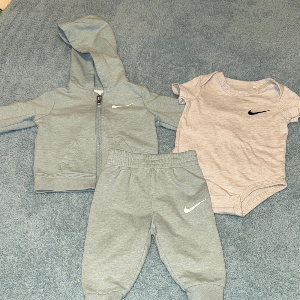 Nike green and tan baby 3 piece outfit